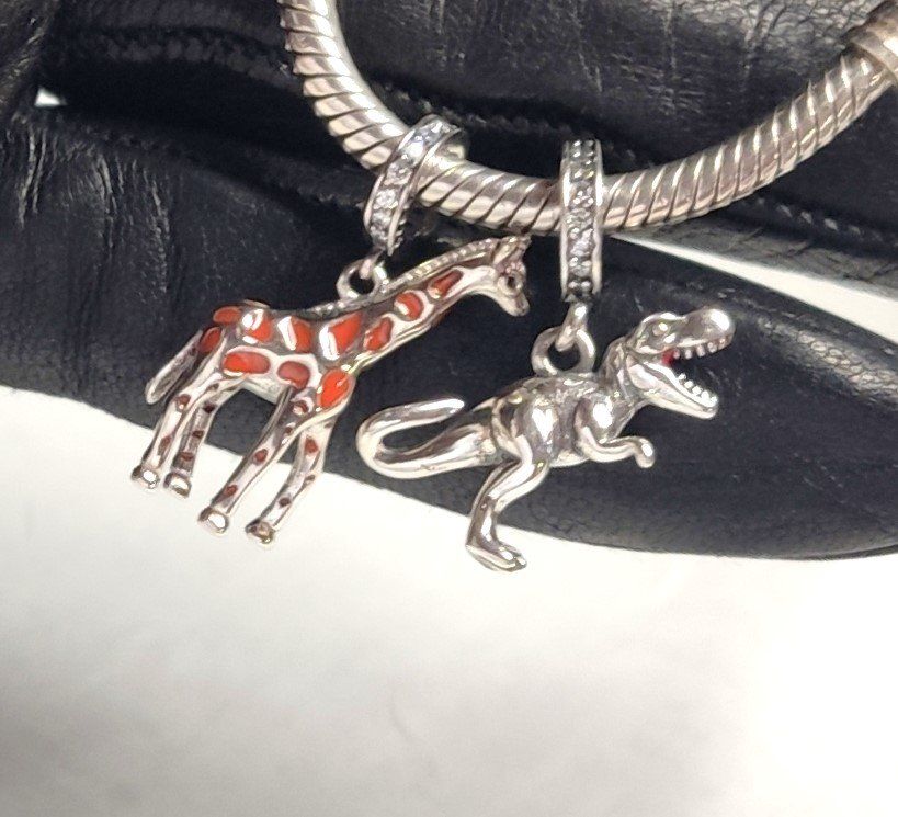 Ciondoli: Charm-Tiere, die mit Pan-do-ra kompatibel sind. – Nuovo e nell'imballaggio originale da Lamboing venduto da Qtrica 1