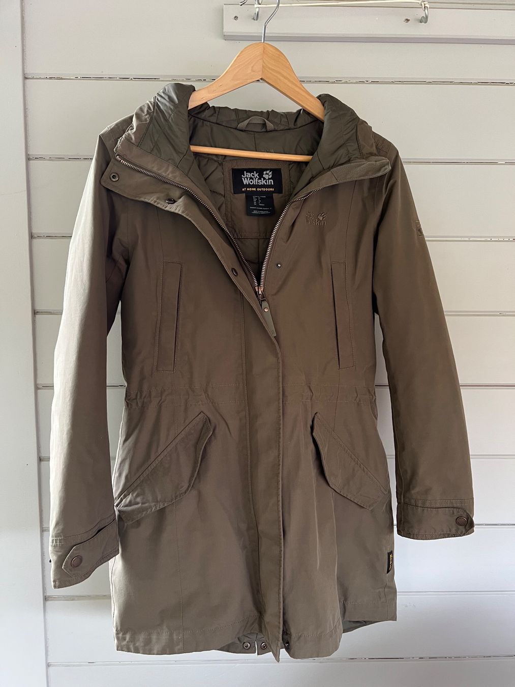 Jack Wolfskin Mäntel: Winterjacke Jack Wolfskin – Gebraucht aus Buckten von sdk_fnj2