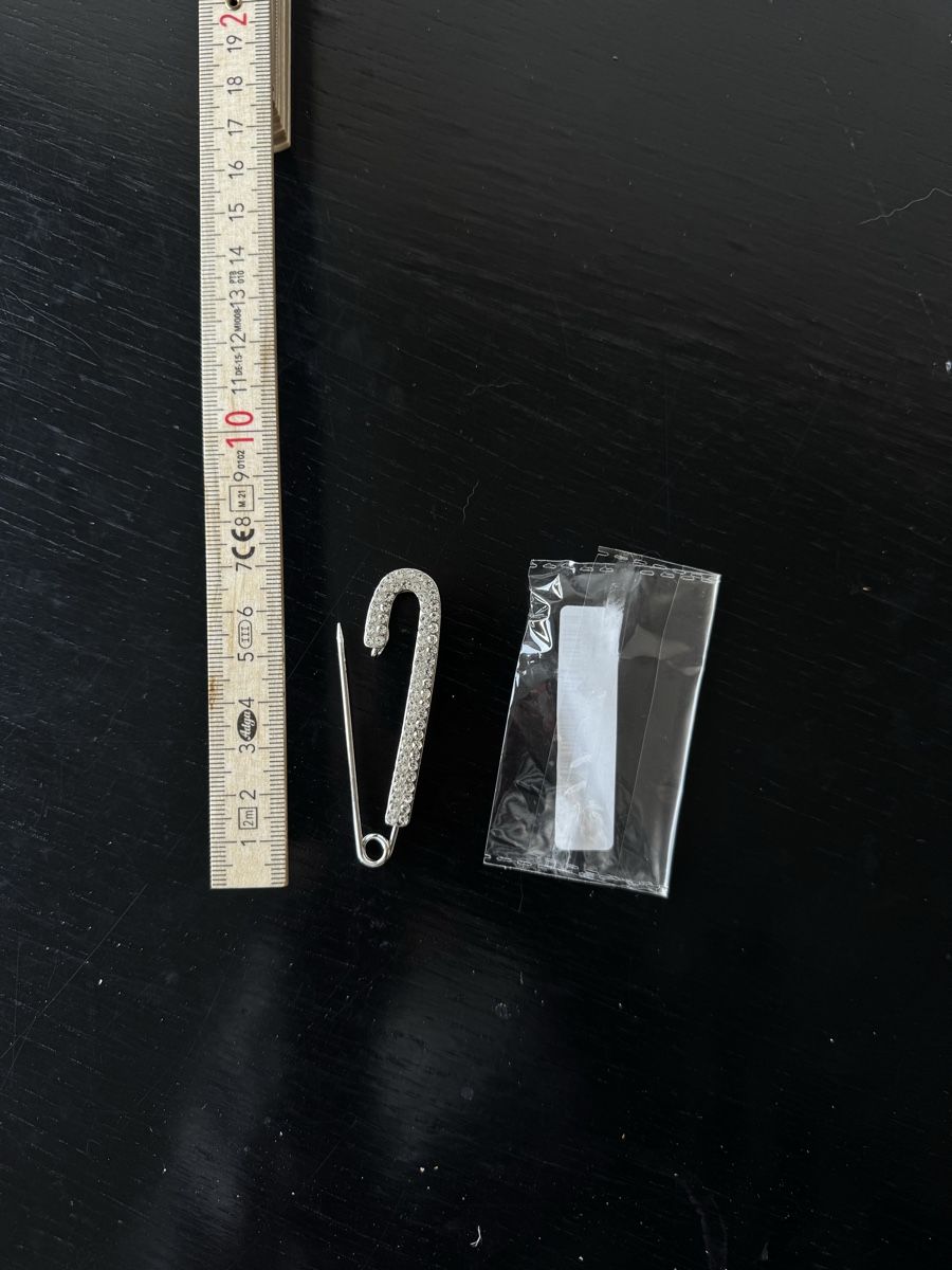 Broschen & Nadeln: Rhinestone Safety Pin Brooch - coquette – Neu und originalverpackt aus Zürich von forestF4iry 2