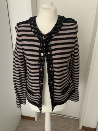 Schicker Strick-Blazer mit Spitze, Grösse M – Top Zustand!
