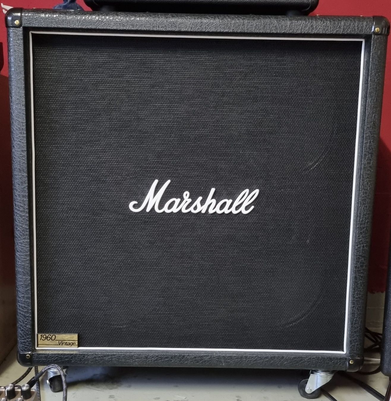 Marshall Amplificatori: Marshall 1960 Vintage V30 Box – Nuovo (secondo la descrizione) da Zürich venduto da Hug1971