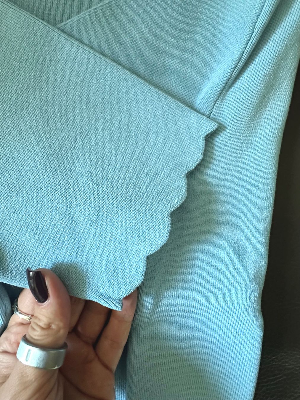 T-shirts: Hellblaues Strickshirt mit Wellenkanten – D'occasion à Zug par ale_8khf 4