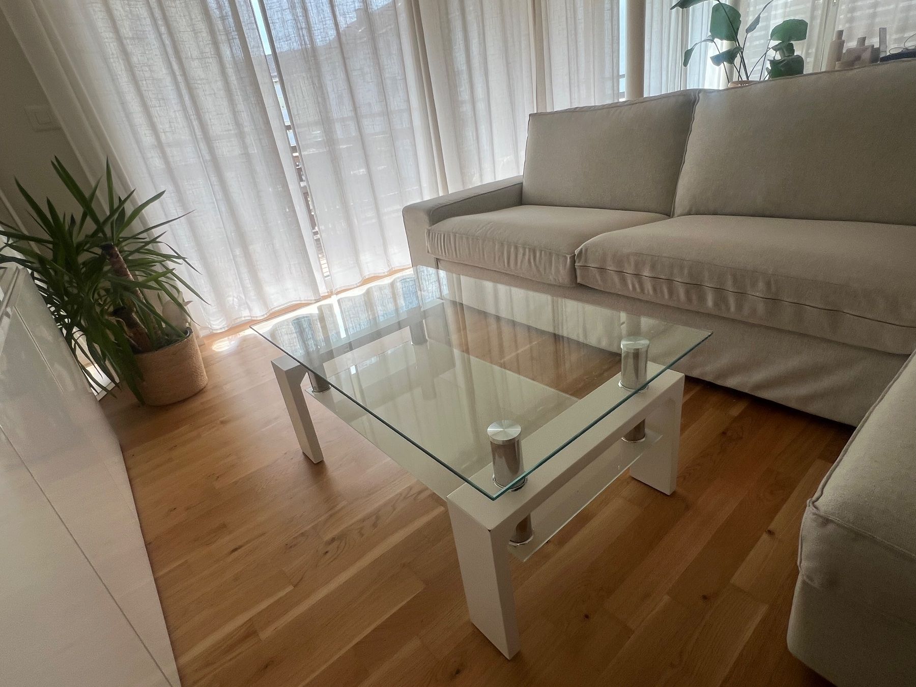 Tables: Moderner Couchtisch mit Glas – D'occasion à Uster par Svenjap7 1