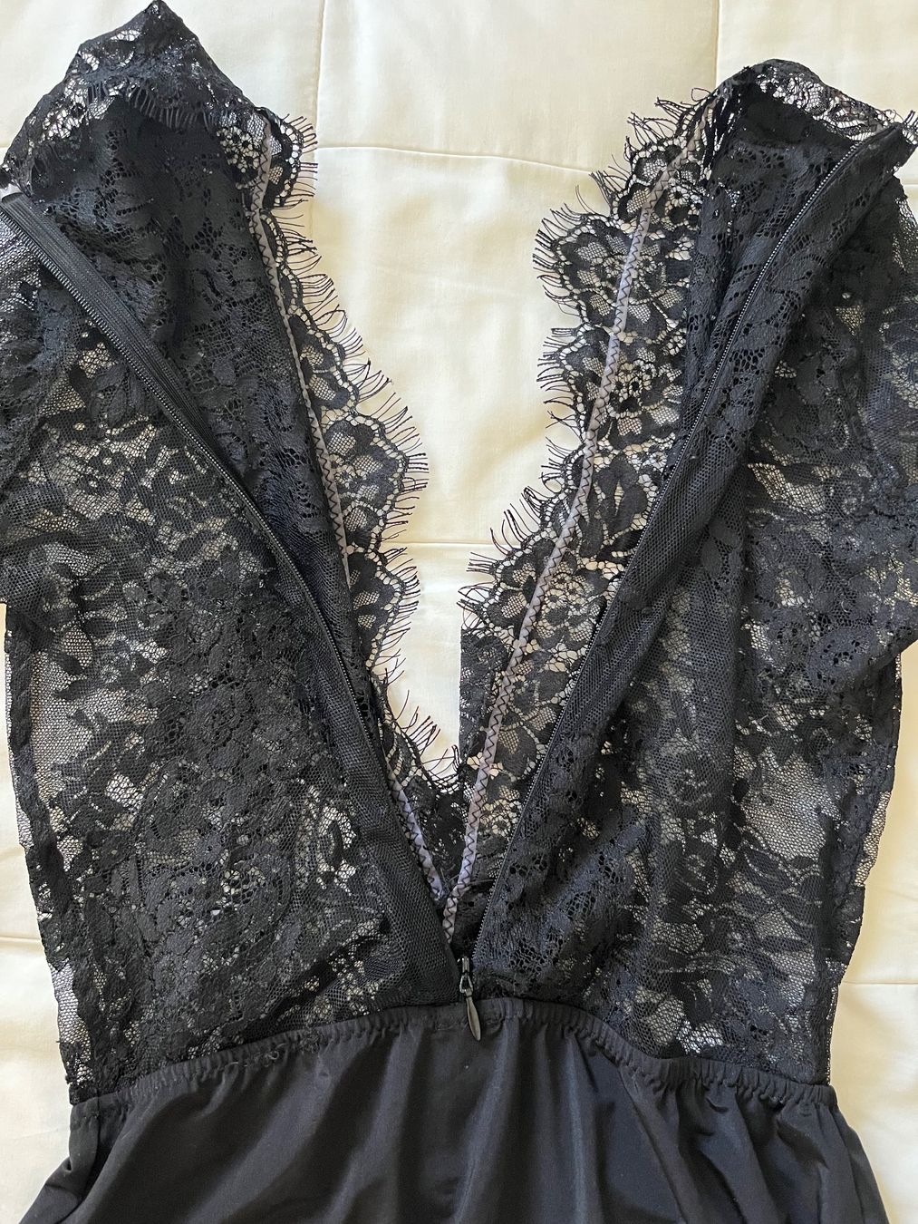 Top: New  lace body top size S – Nuovo (secondo la descrizione) da Chêne-Bougeries venduto da Seetooyoo 1