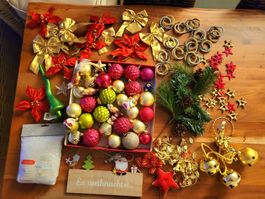 WEIHNACHTEN LOT Tisch-Deko Kugeln Serviettenringe usw. NEU