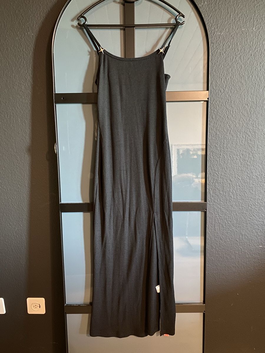 Vestiti: Sommerliches, schwarzes Kleid mit Schlitz, Grösse S. – Nuovo (secondo la descrizione) da Sitterdorf venduto da SecondHandRe