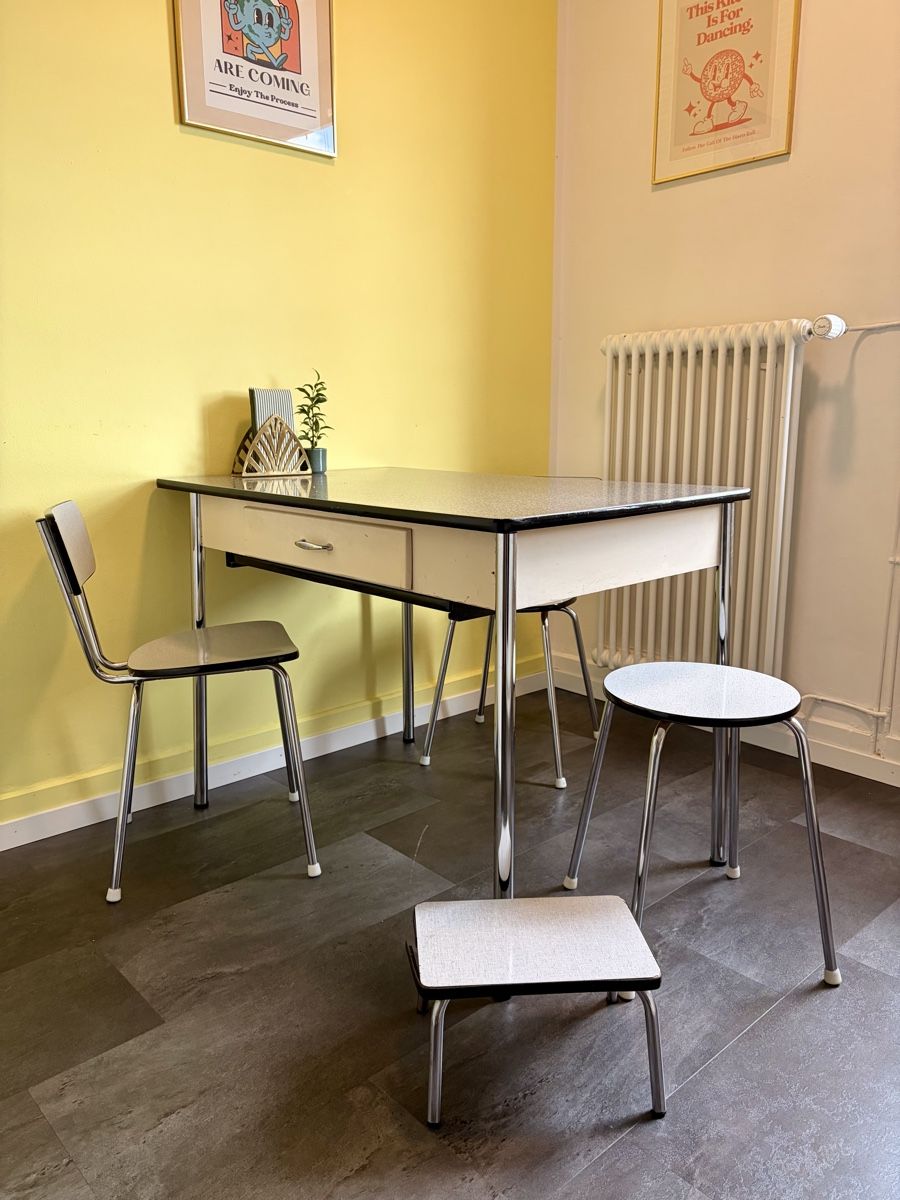 Set di tavolo e panche: Kelko Tisch & 2 Stühle mit Hocker und Abstellhocker – Usato da Zuchwil venduto da rah_fjs9