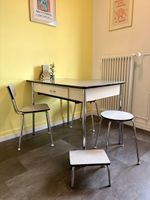 Kelko Tisch & 2 Stühle mit Hocker und Abstellhocker