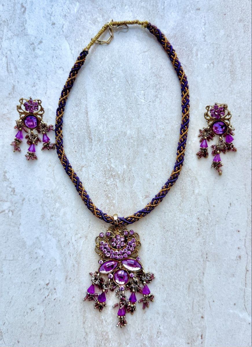 Ketten: Schmuckset aus Lila Steinen – Neu (gemäss Beschreibung) aus Wichtrach von Alyasahana