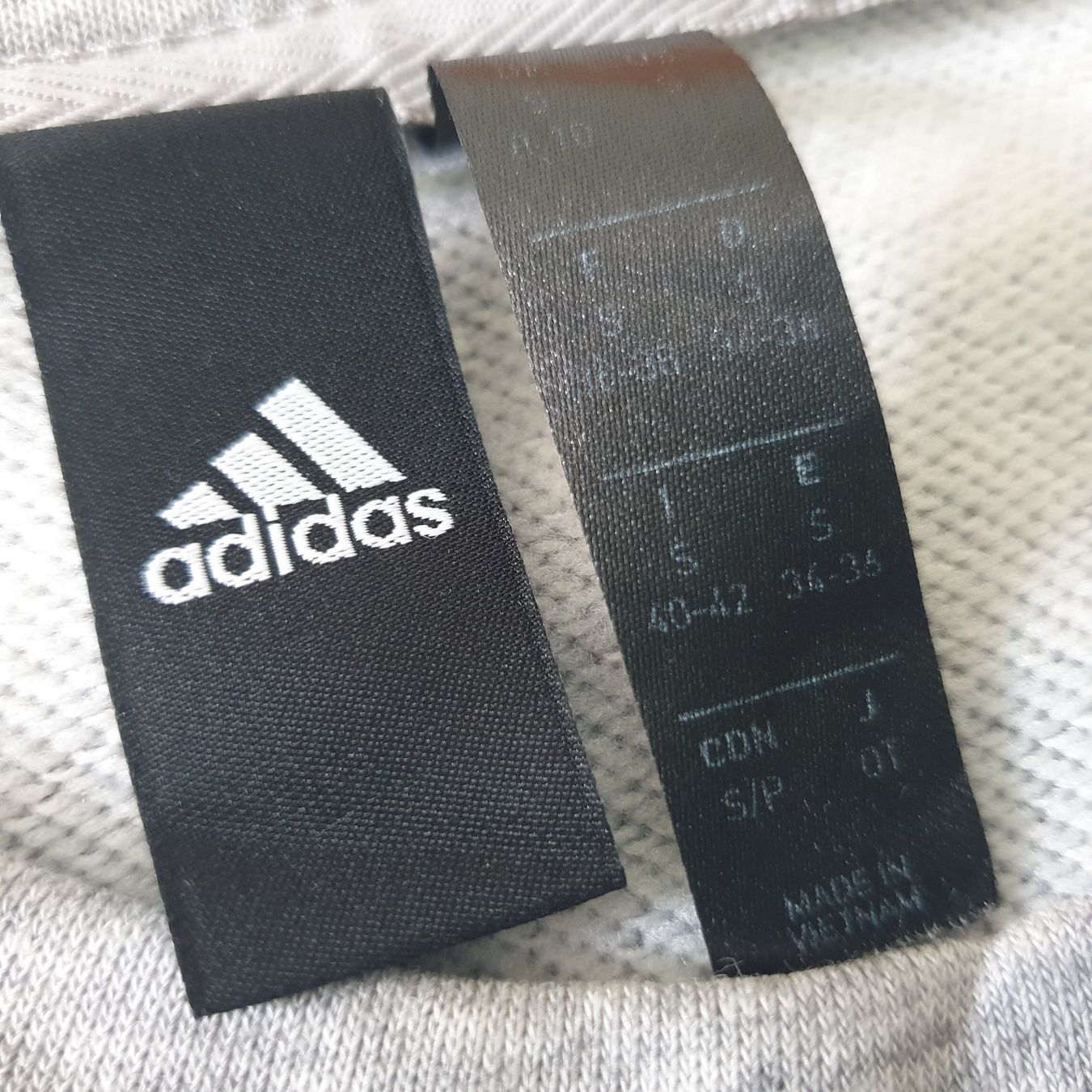 Adidas Pullover & Sweatshirts: Adidas Pulli, Top Zustand, Grösse S, grau – Gebraucht aus Malters von burzi 1