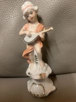 Wiener Porzellan Figur „elegante Bouzouki Spielerin „(