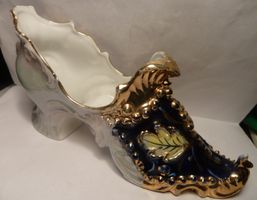 EINZIGARTIGER PORZELLAN-SCHUH,---17 CM LANG x 7,5 CM HOCH