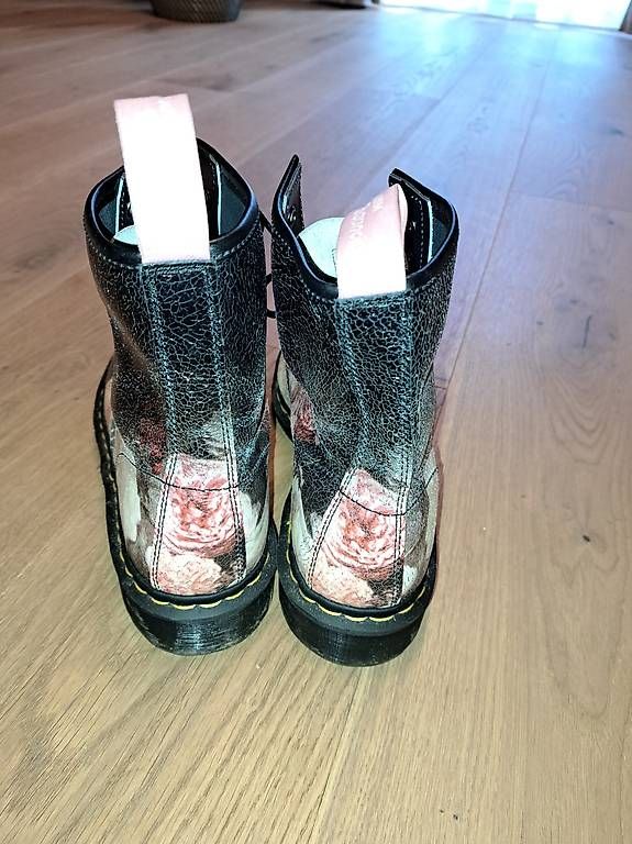 Dr. Martens Scarpe da donna: Dr. Martens Stiefel mit Blumen Grösse 43 – Usato da Triesen venduto da Snowball82 3