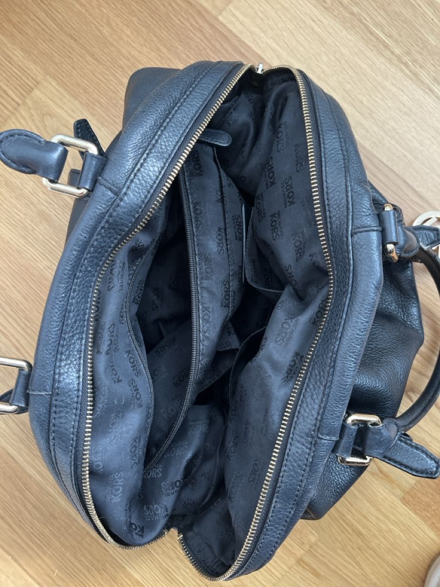 Michael Kors Sacs femmes: MICHAEL KORS schwarze Lederhandtasche – D'occasion à Port par len_bh2l 2