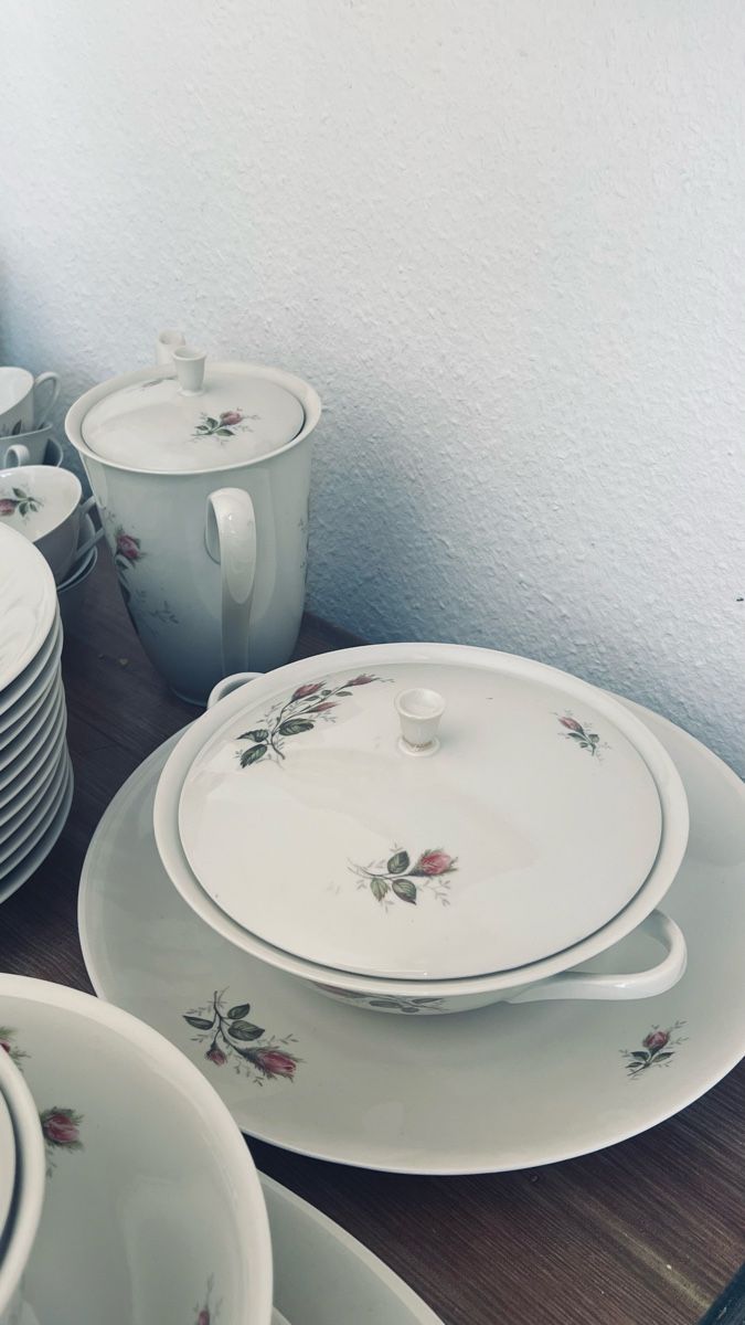 Set di piatti: Porzellanservice 11 teilig und.mit Schüsseln und Platten – Usato da Röschenz venduto da tan_xlt9 2