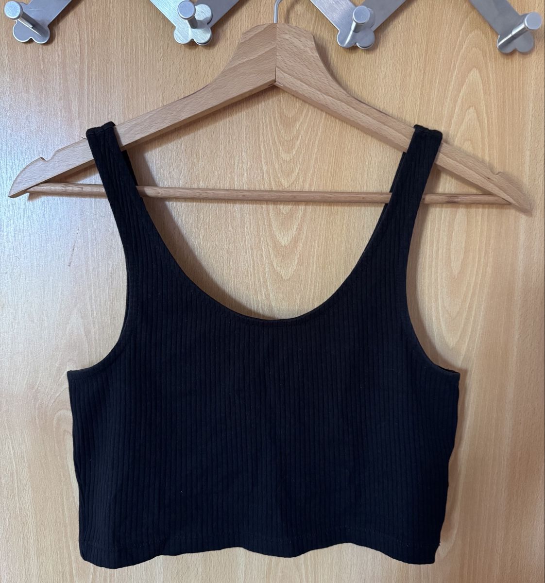 Monki Top: Schwarzes Rippen-Top – Nuovo (secondo la descrizione) da Ins venduto da maximal_30CHF