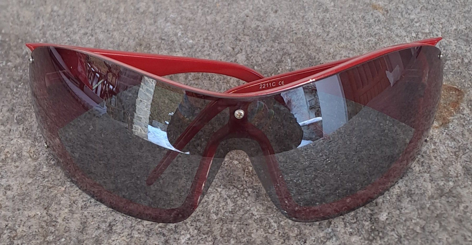 Occhiali & Lenti: Sonnenbrille mit rotem gestell/Gläser grau – Usato da spruga venduto da andrapush