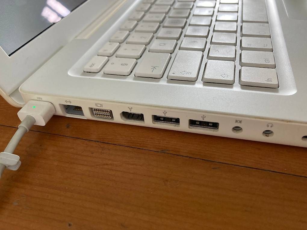 Apple Notebooks: Macbook A 1181 – Gebraucht aus Lenzburg von gabi04 3