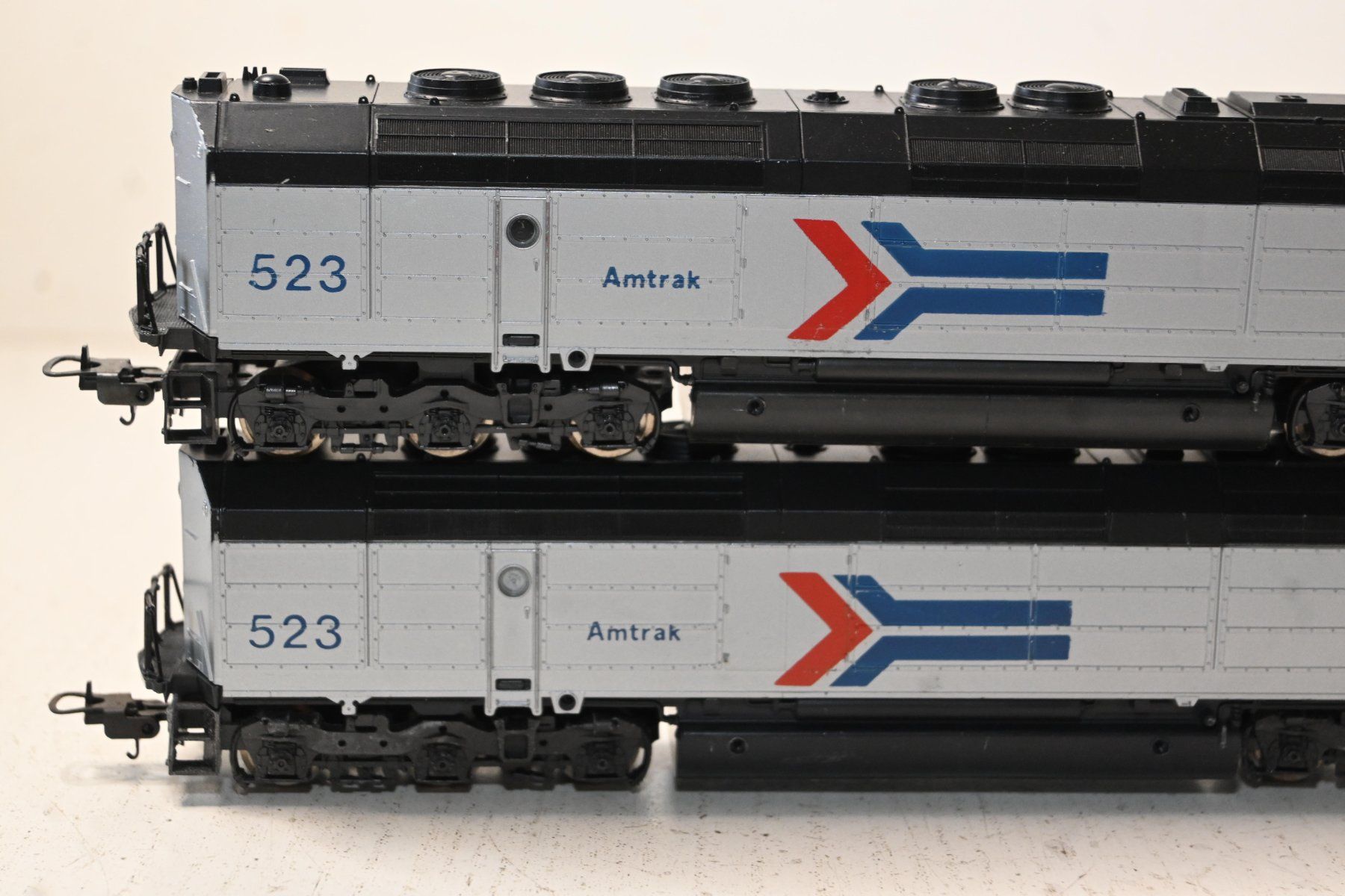 Lima Trains électriques: Loks Amtrak Lima HO/DC läuft einwandfrei , eine mit Antrieb – D'occasion à Laupen ZH par Zmoewe 1