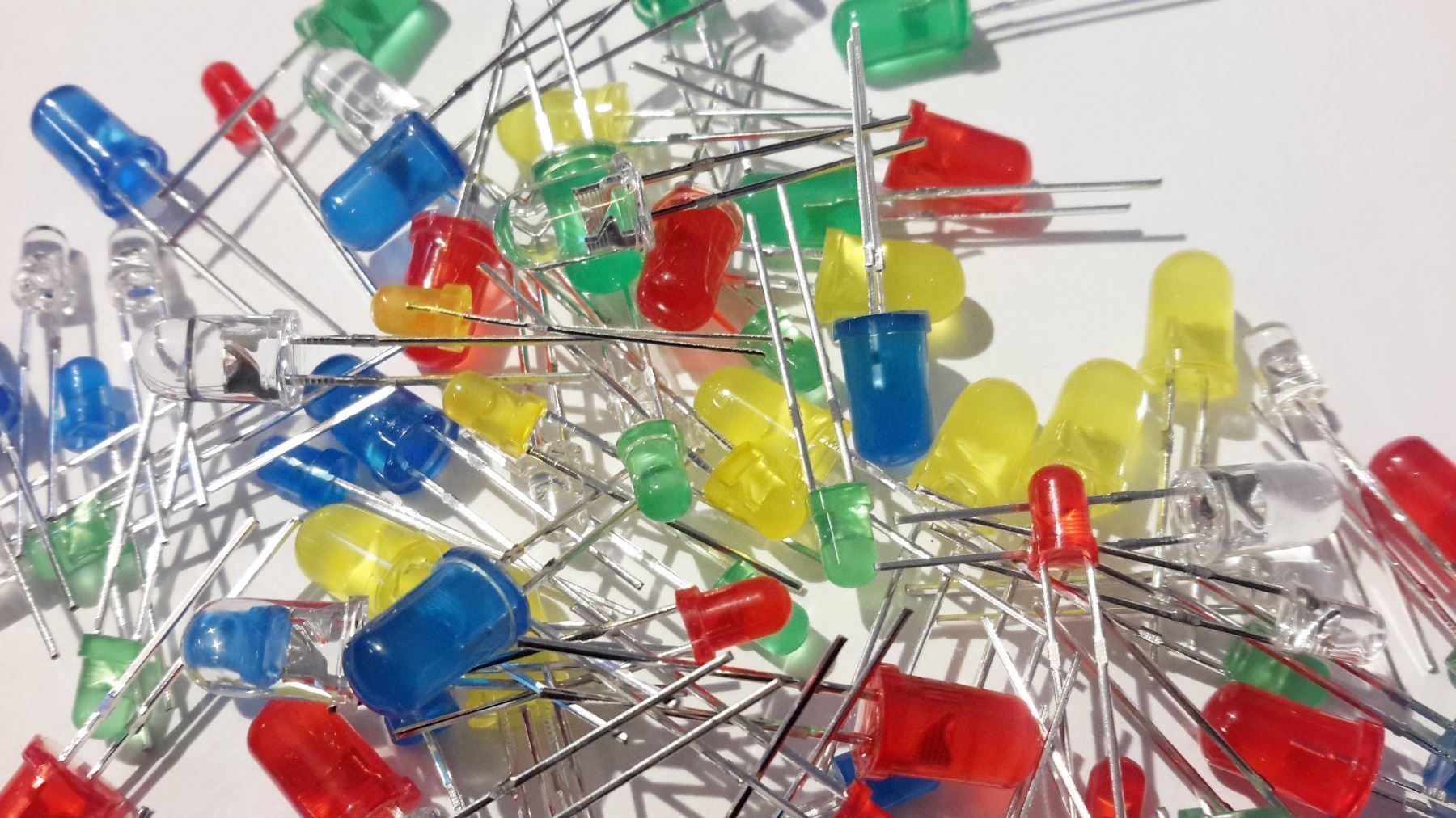Componenti elettronici: LED-Sortiment 5 Farben, 100 Stück – Nuovo e nell'imballaggio originale da St. Gallen venduto da cointec 4