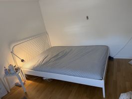 Bett inkl Matratze und Lattenrost