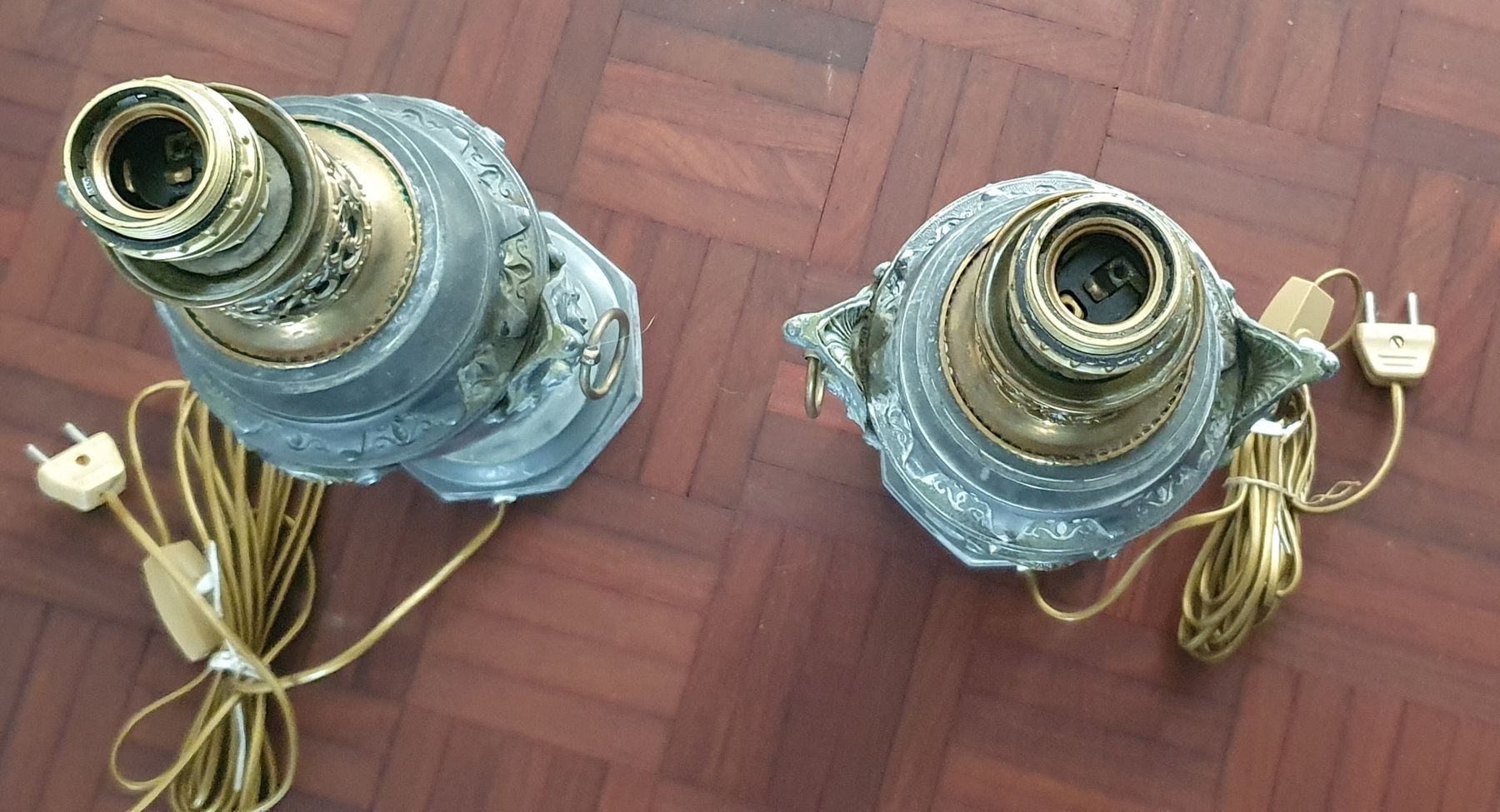 Lampade: Antike Lampen, 2 Stk., mit Lampenschirme – Usato da Kreuzlingen venduto da Rschweiz1 3