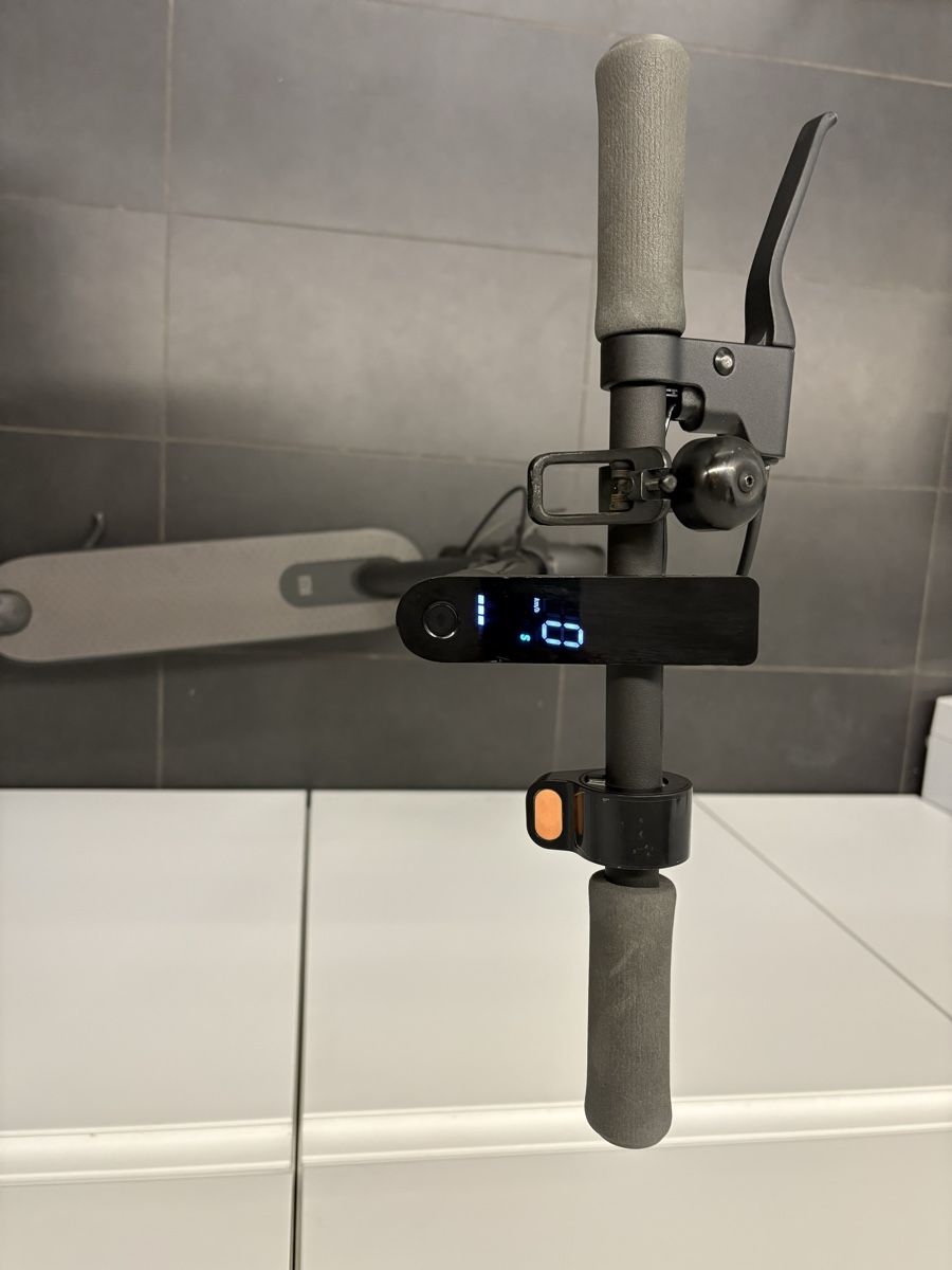 Xiaomi Kickboard: Xiaomi Mi Electric Scooter Essential – Usato da Solothurn venduto da Jfk 1