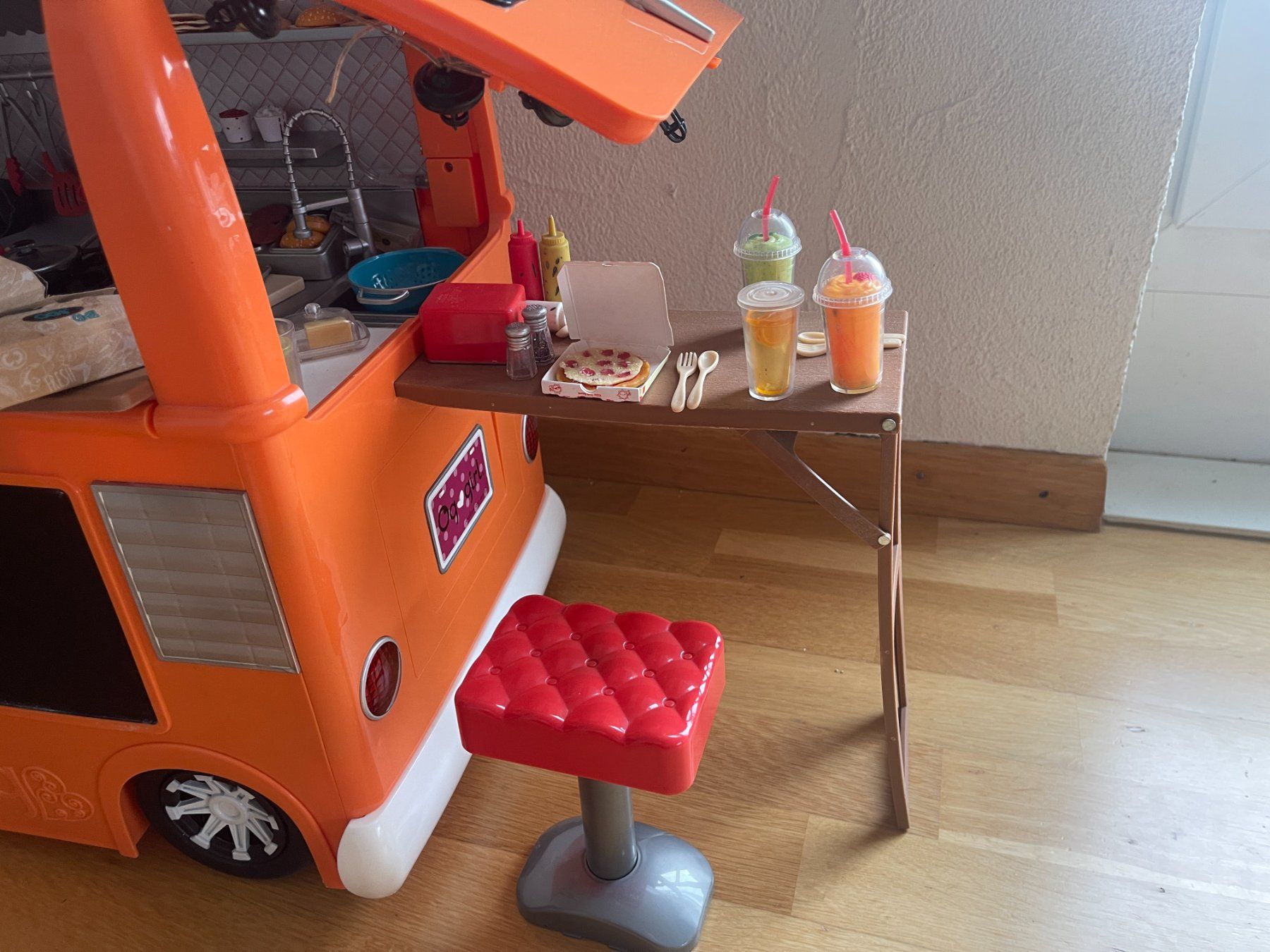 Our Generation Spielzeuge: Our generation Food Truck – Gebraucht aus Greifensee von guteangebote 2