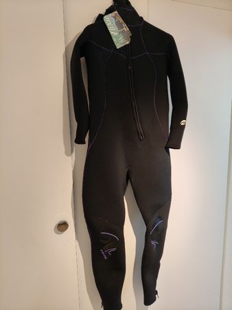 wetsuit - BARE Nixie 7mm with hood - size 08T - new