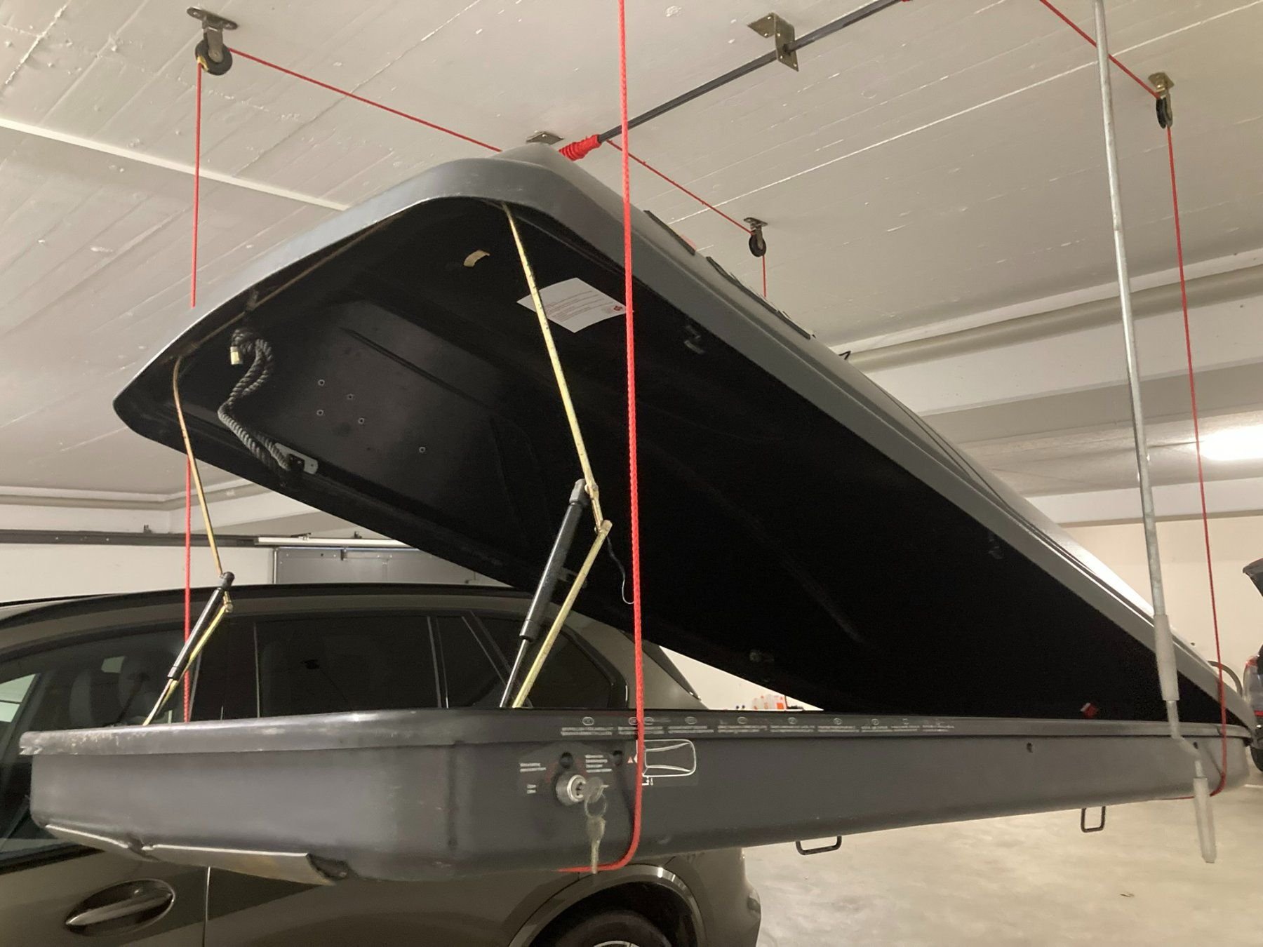 Thule Dachboxen: grosse Thule-Auto-Dachbox mit man. Hublift – Gebraucht aus Dornach von Nenzyhg 1