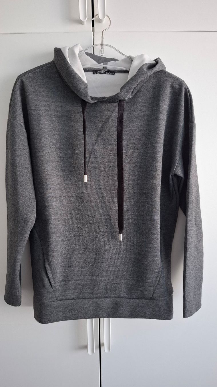 Maglioni & Felpe: Hoodie - Grösse S – Usato da Rickenbach b. Wil venduto da Beautiful.Things