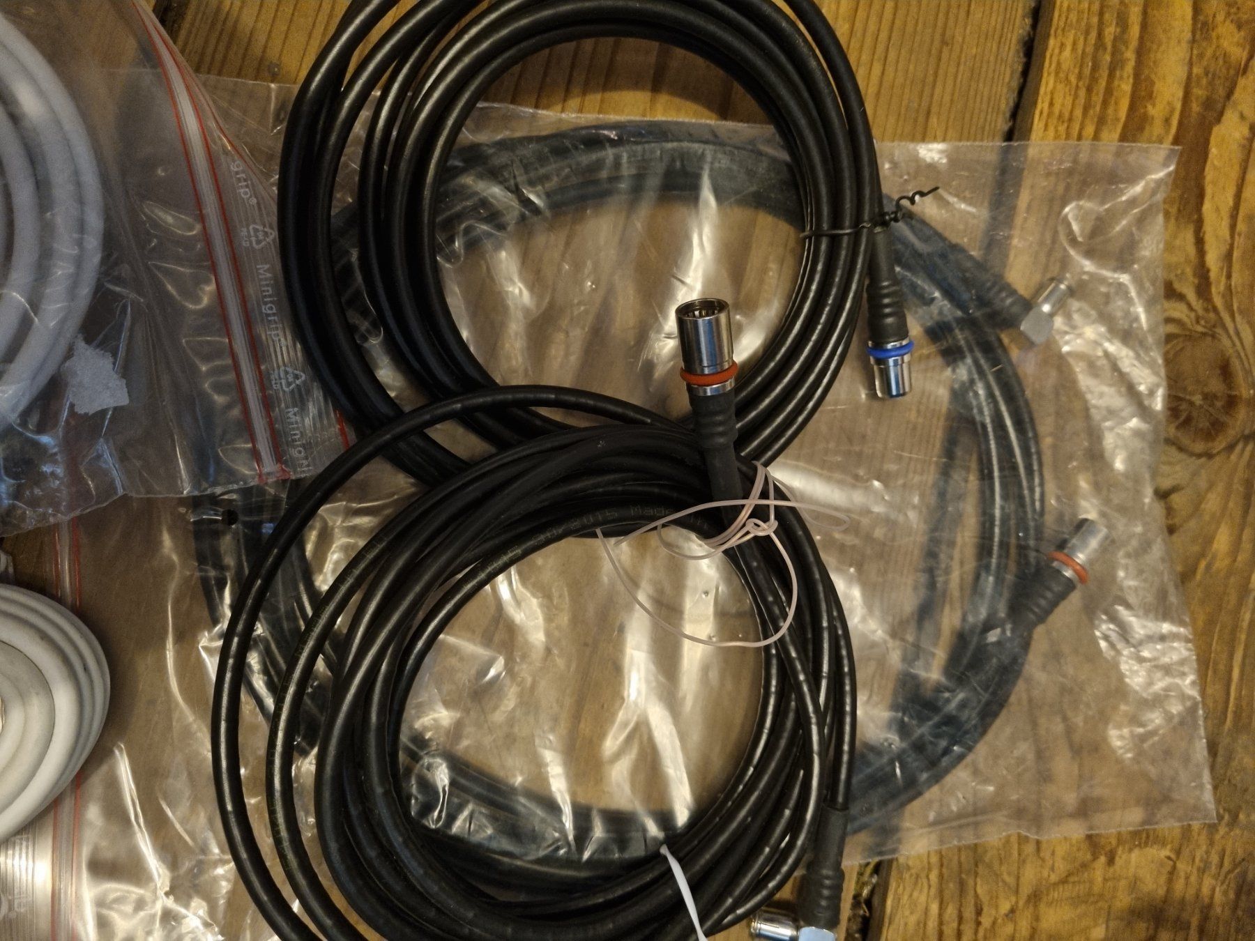 Kabel: 9 Kabel Fernseher Games – Gebraucht aus Zürich von Sarameier 2