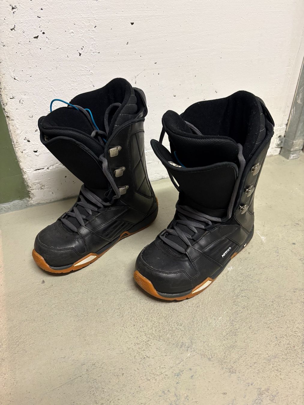 Snowboard Nitro Scarpe da uomo: Snowboardschuhe Nitro Grösse 42 – Usato da Oberbüren venduto da Zwicki