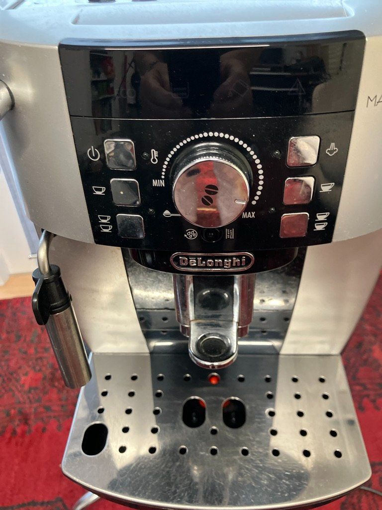 De'Longhi Macchine per caffè & Macchine per espresso: Delonghi Magnifica S Kaffeevollautomat – Usato da Gebenstorf venduto da fagotto 2