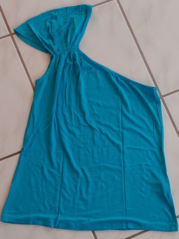 Top: Damen One-Shoulder Top türkis – Usato da Samstagern venduto da Bladetigi
