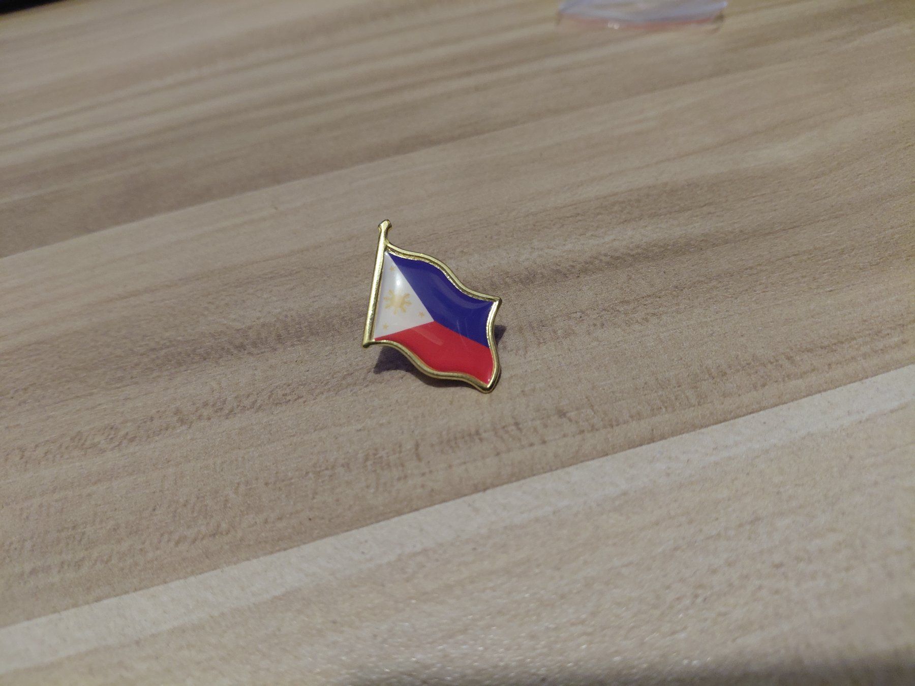 Plaketten & Abzeichen: 50x Flaggen-Pins Philippinen - Drapeau des Philippines – Neu und originalverpackt aus Bussigny von NATURALO