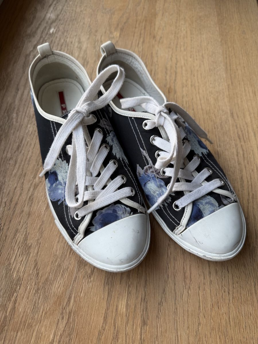Prada Scarpe da donna: Prada Sneakers Gr. 38.5 – Usato da St. Gallen venduto da Miss_Jane_Marple
