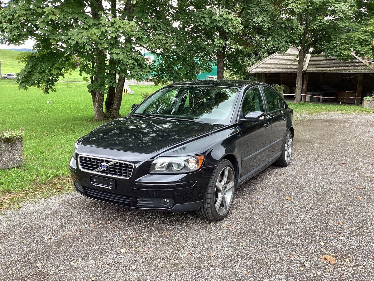 Volvo Automobili: Volvo S40 2.4 – Usato da Eggiwil venduto da M8Black