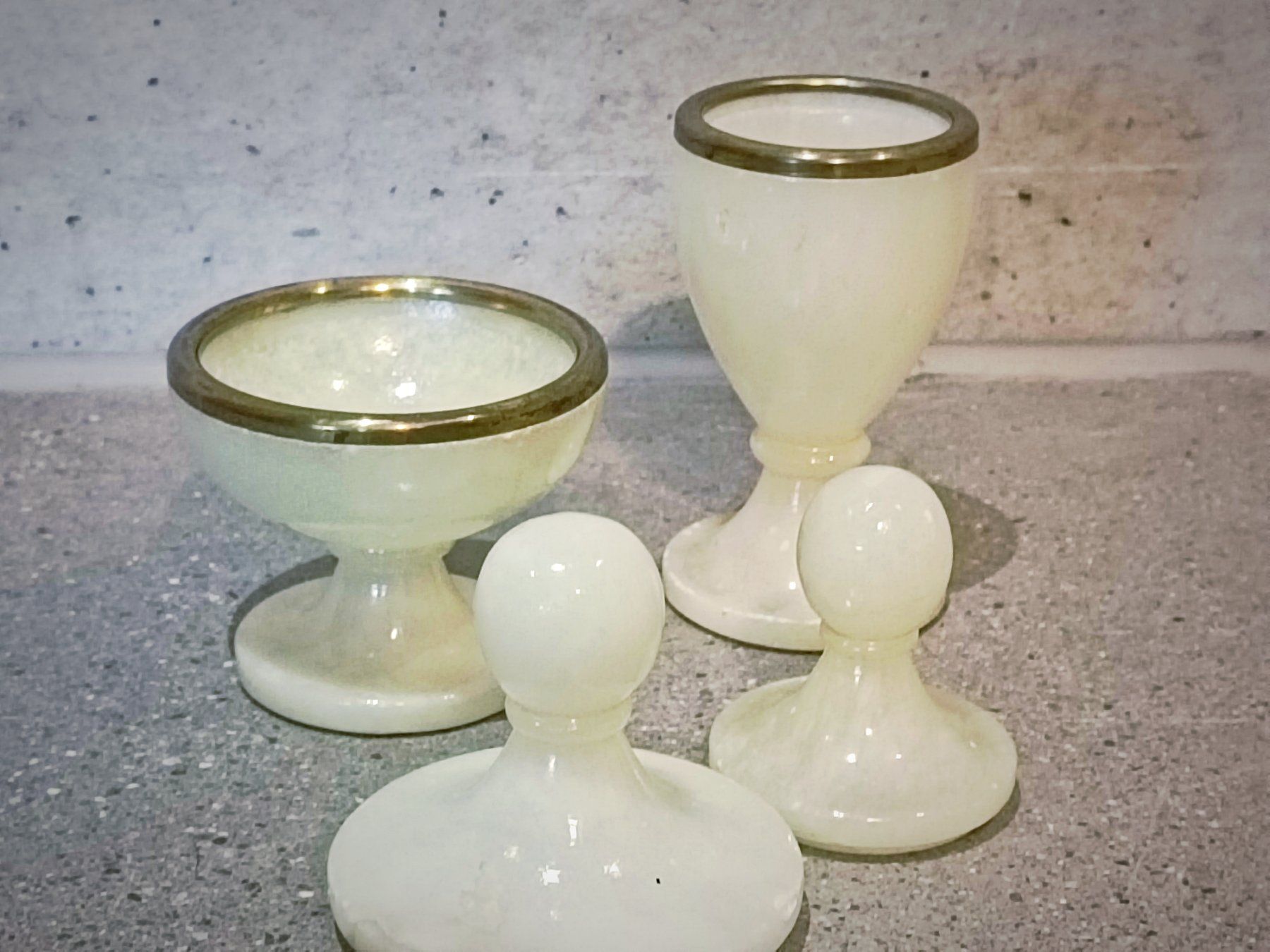 Tutte le decorazioni: Ein Paar antike Alabasterbecher – Usato da Aarau venduto da PlaninaVintage
