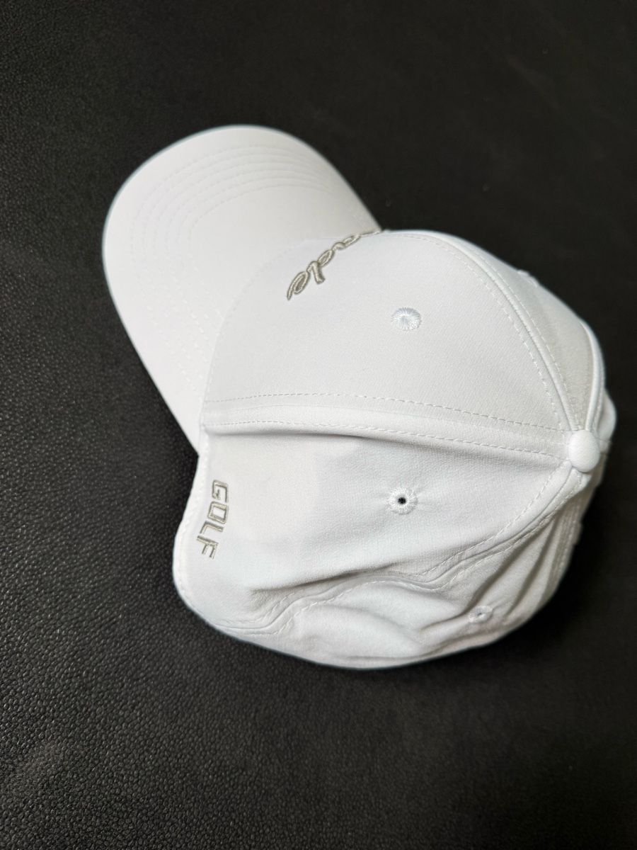 Copricapi, berretti & cappellini: Macade Golf Cap White - New! – Nuovo e nell'imballaggio originale da Horgen venduto da thesilverarrow 1