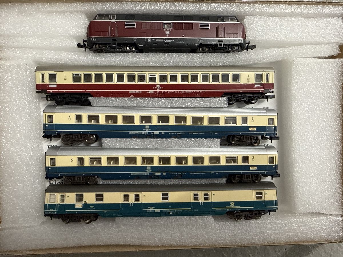 Trix Modellini di ferrovie: N V200 Minitrix 1 Lok + 4 Wagen – Usato da Berikon venduto da TopLok