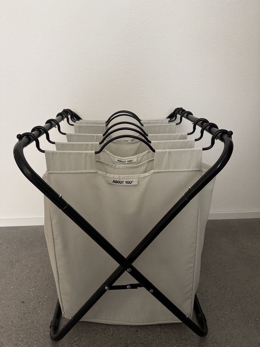 Paniers à linge: Wäschekorb von Aboutyou – D'occasion à Chur par maxver98