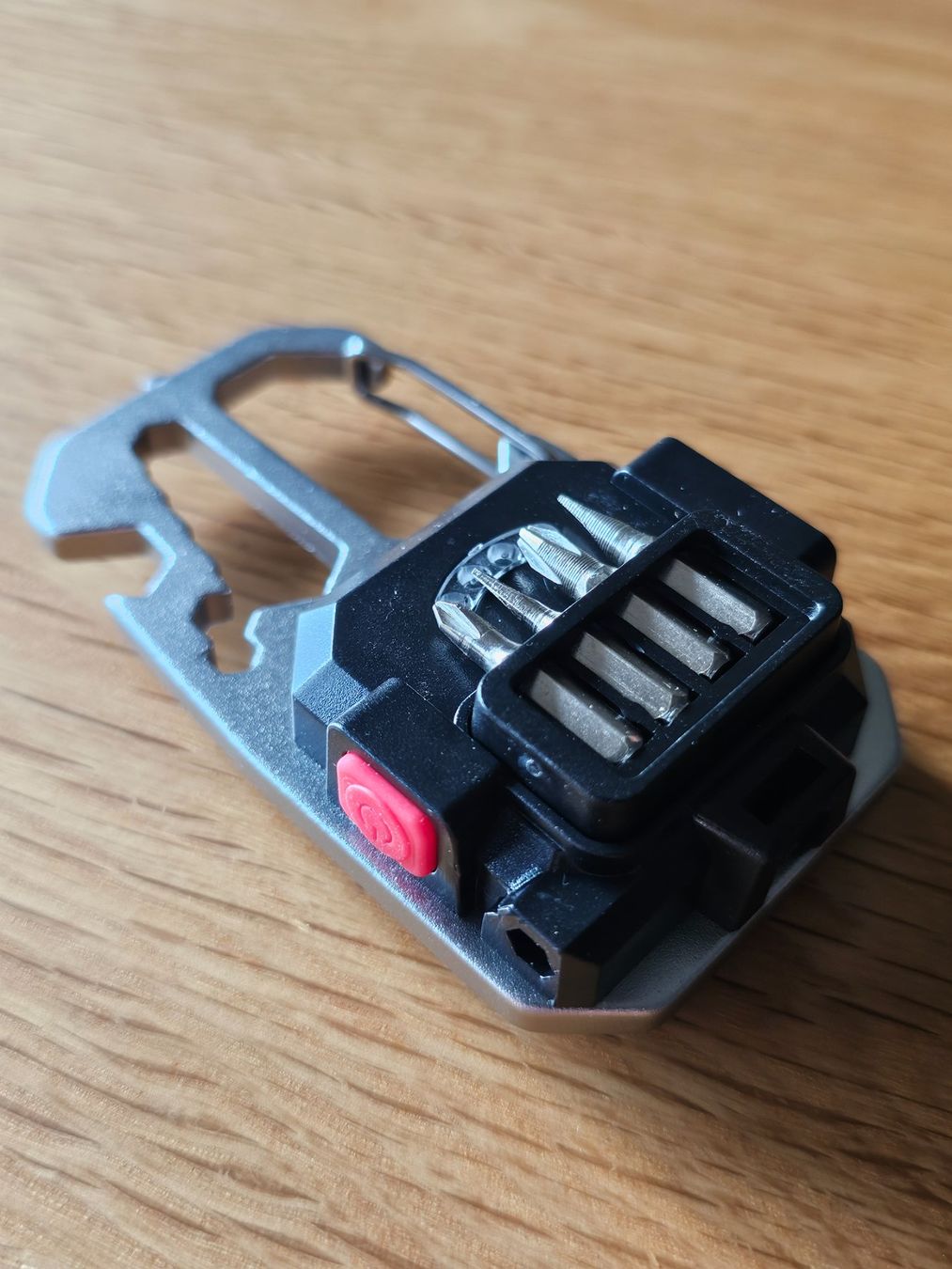 Lampade: Multifunktionswerkzeug mit LED Lampe und Bits – Nuovo e nell'imballaggio originale da Frutigen venduto da Darksmash666 2