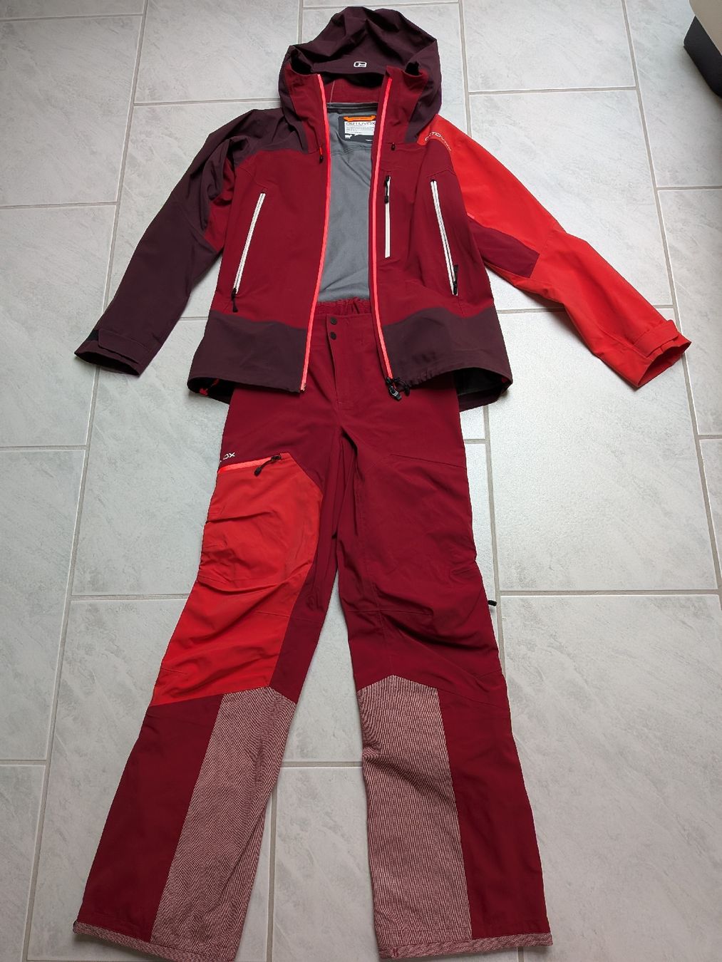 Ortovox Giacche: Ortovox Damen Jacke & Hose – Usato da Küssnacht am Rigi venduto da schweizerrose