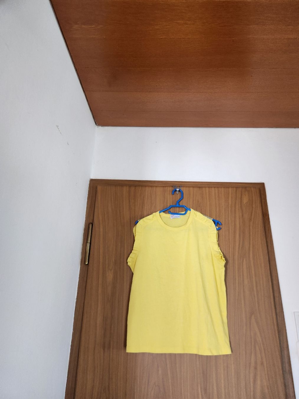 Valentino Tops: Top RED VALENTINO jaune taille M  – Gebraucht aus Niedergösgen von Eva2410