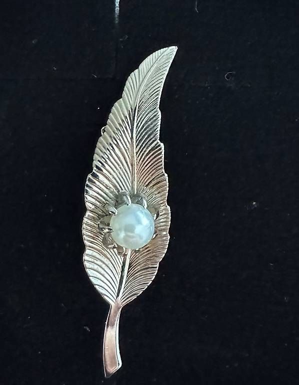 Broches & Aiguilles: Spilla a forma di piuma con perla – D'occasion à Massagno par whi_d5bd