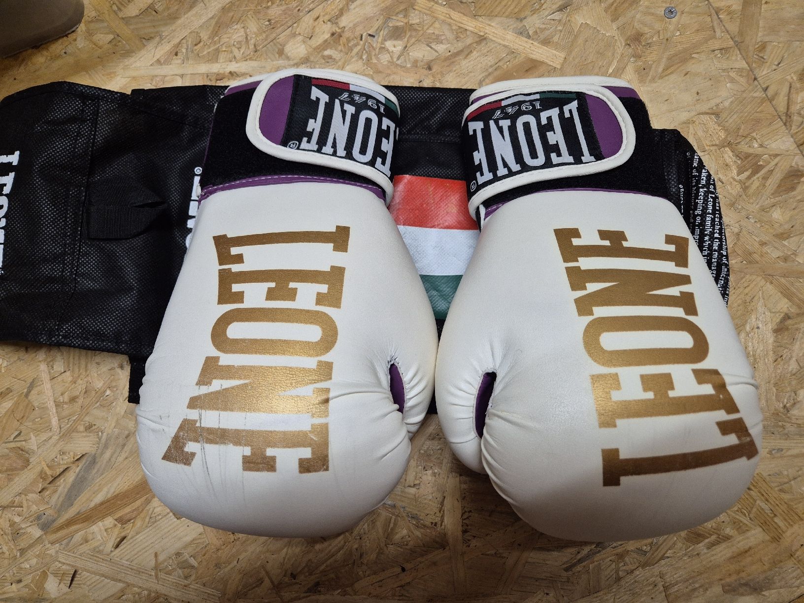 Gants & mitaines : Leone Boxhandschuhe und Beinschoner – D'occasion à Auswil par boumi85 1