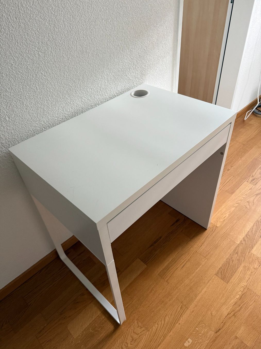 Ikea Schreibtische: IKEA Micke Desk – Gebraucht aus Zug von NDob 1