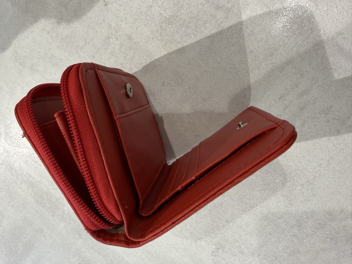 Brieftaschen: Roter Geldbeutel mit Schweizerkreuz Design, Neu!! – Neu und originalverpackt aus Luzern von EZEREN 4