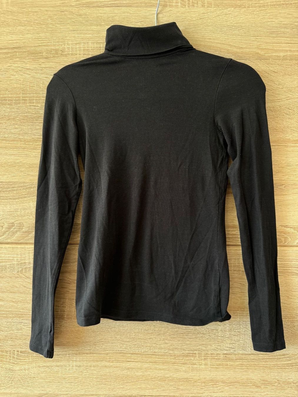 Pullover & Sweatshirts: Pull noir à col roulé – Gebraucht aus Montreux von iza_peche8